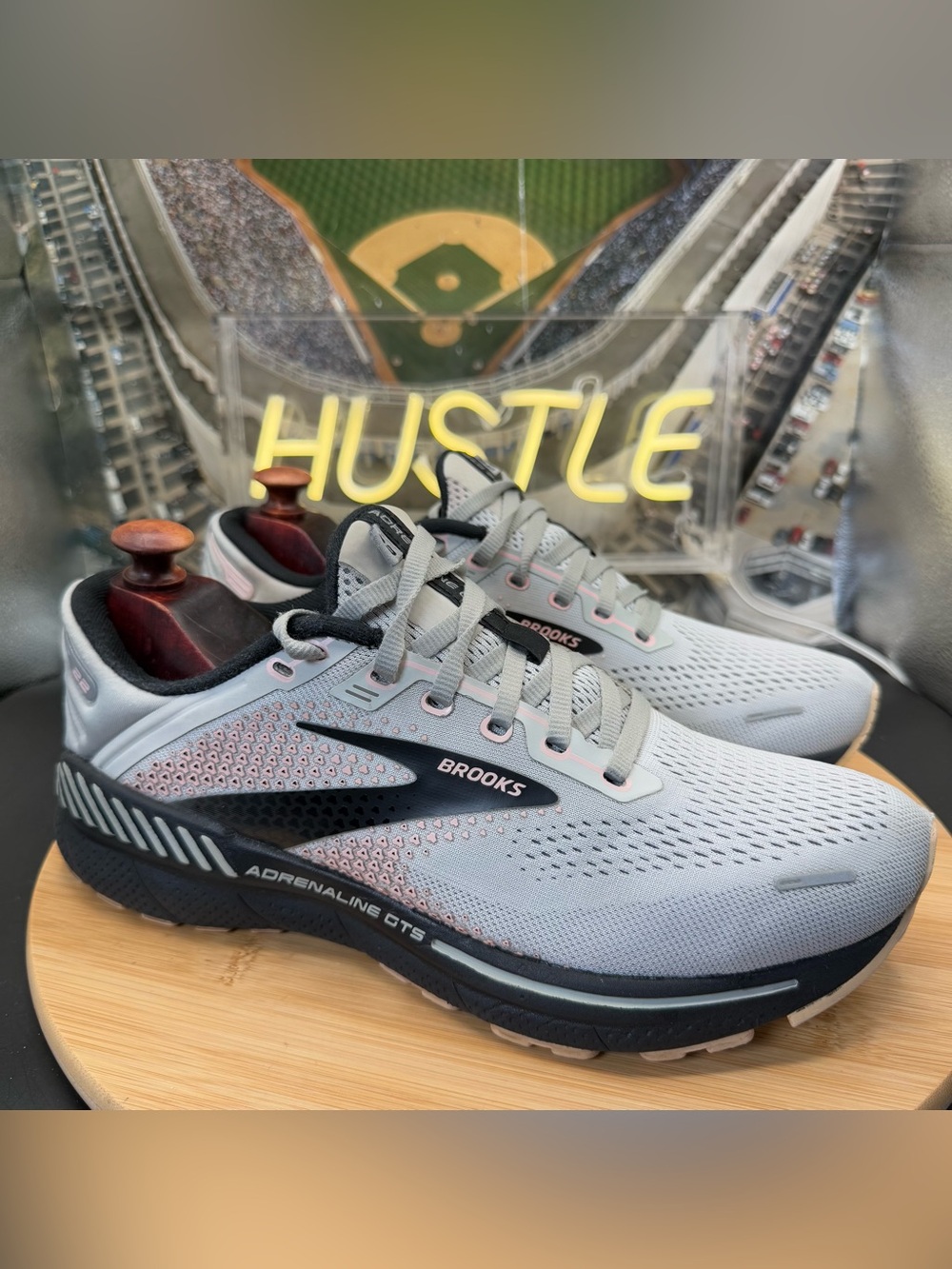 Brooks Adrenaline GTS 22 Grey/Rose/Tawny Port Women’s Size 10(B) Medium